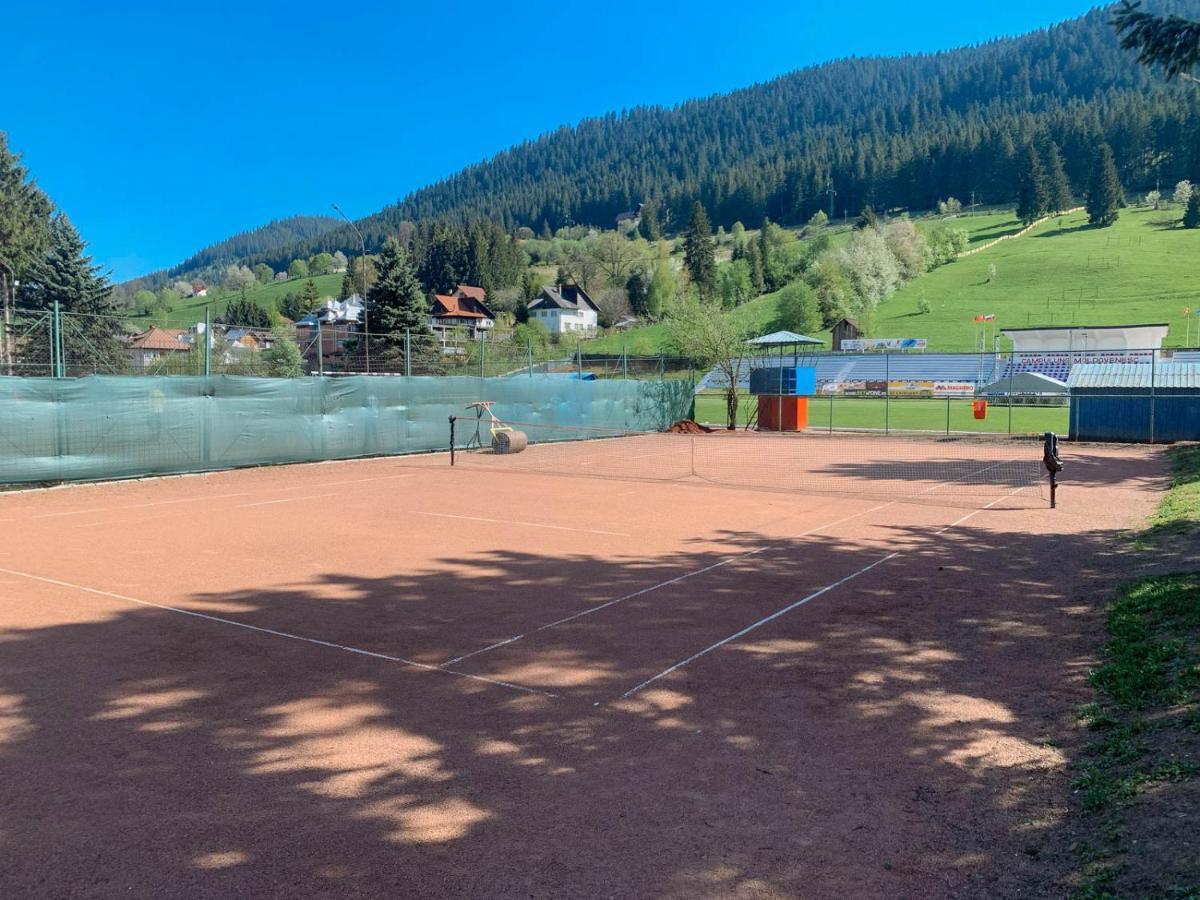 Vila Stadion Campulung Moldovenesc Luaran gambar